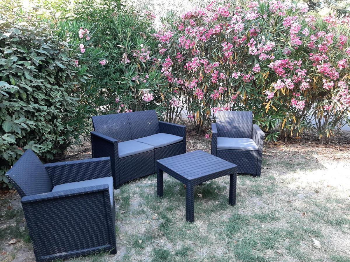 Mobile Home Entierement Equipe La Roque-d'Antheron Dış mekan fotoğraf